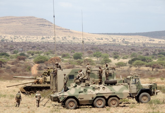 Lục quân Nam Phi diễn tập bắn đạn thật Seboka 2012 ảnh 4